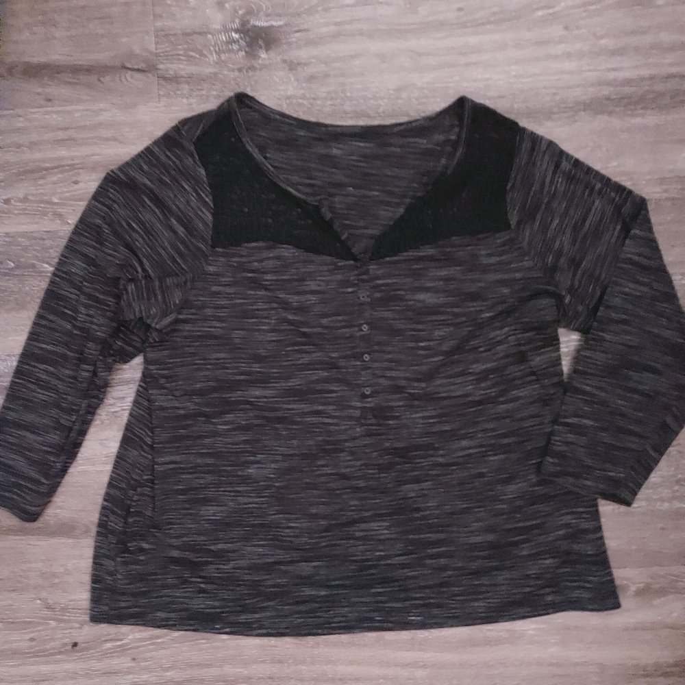 Mid sleeved lounge top